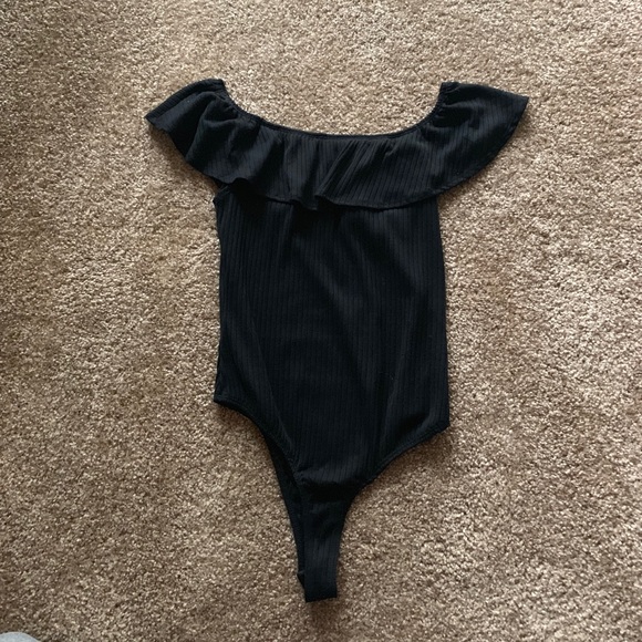 ⚡️ 3/$20 ⚡️ Kendall & Kylie • Bodysuit - Picture 3 of 5